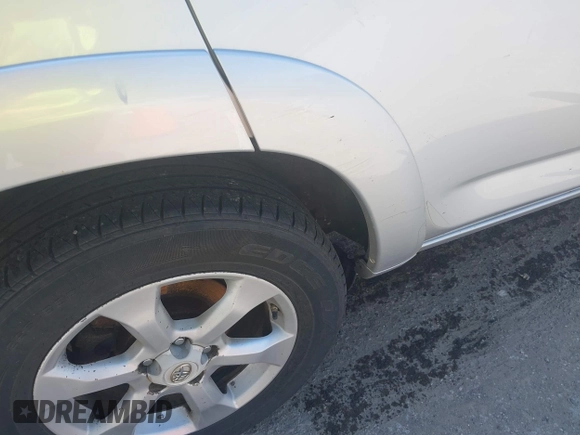 2010 Toyota RAV4 Ltd with VIN 2T3DF4DV5AW070569, listed as a IAAI auction lot 42105082 with 207,432 mi miles. Bid and sale history available at carsss.com. Image 17.