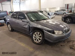 2000 Toyota Camry CE with VIN JT2BG22K5Y0486713, listed as a IAAI auction lot 40647349 with 263,257 mi miles. Bid and sale history available at carsss.com. Image 1.