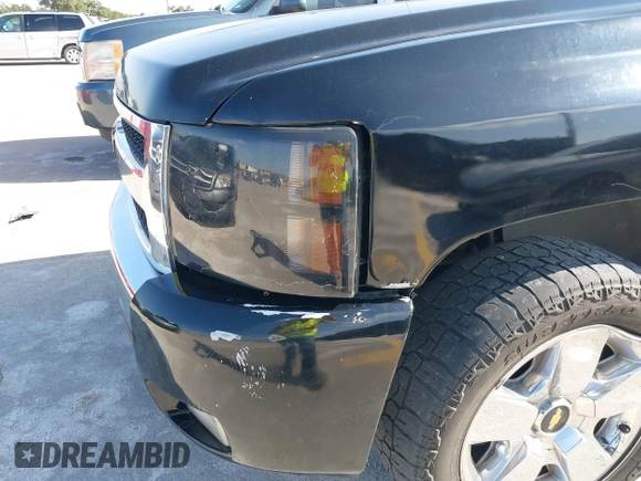2011 Chevrolet Silverado 1500 LT with VIN 1GCRCSE05BZ408348, listed as a IAAI auction lot 42150412 with 300,795 mi miles and . Bid and sale history available at DreamBid. Image 6.