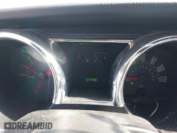 2005 Ford Mustang Deluxe z VIN 1ZVFT80N355125190, wystawiony jako IAAI lot #42444745 z przebiegiem 127 440 mil mil oraz . Historia ofert i sprzedaży dostępna na DreamBid. Obrazek 7.