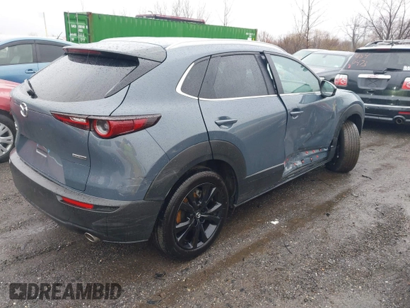 2024 Mazda CX-30 S Carbon Edition z VIN 3MVDMBCM7RM606050, wystawiony jako IAAI lot #41807459 z przebiegiem 7908 mil mil oraz . Historia ofert i sprzedaży dostępna na DreamBid. Obrazek 4.