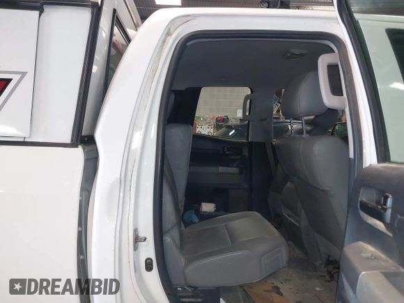 2013 Toyota Tundra 4WD Truck SR with VIN 5TFCW5F11DX014429, listed as a IAAI auction lot 41918570 with 1 mi miles. Bid and sale history available at carsss.com. Image 8.