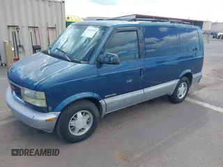2000 GMC Safari Passenger with VIN 1GKDM19W3YB516456, listed as a IAAI auction lot 41653733 with 168,265 mi miles. Bid and sale history available at carsss.com. Image 2.
