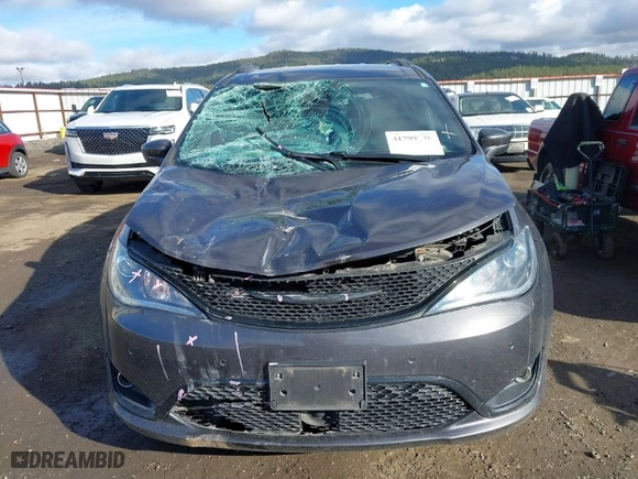 2018 Chrysler Pacifica Touring L with VIN 2C4RC1BG9JR321945, listed as a IAAI auction lot 41799230 with NaN miles. Bid and sale history available at carsss.com. Image 12.