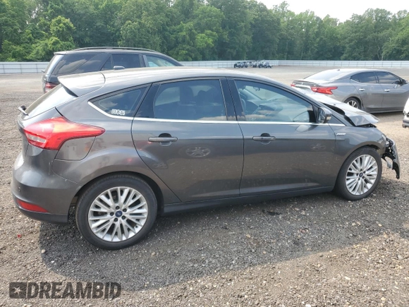 2018 Ford Focus Titanium z VIN 1FADP3N20JL271719, wystawiony jako Copart lot #60784755 z przebiegiem 116 118 mil mil oraz Szkoda całkowita • Salvage title. Historia ofert i sprzedaży dostępna na DreamBid. Obrazek 3.