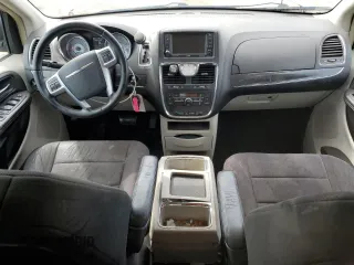2011 Chrysler Town & Country Touring z VIN 2A4RR5DG9BR720174, wystawiony jako Copart lot #54435885 z przebiegiem 168 089 mil mil oraz Szkoda całkowita • Salvage title. Historia ofert i sprzedaży dostępna na DreamBid. Obrazek 8.