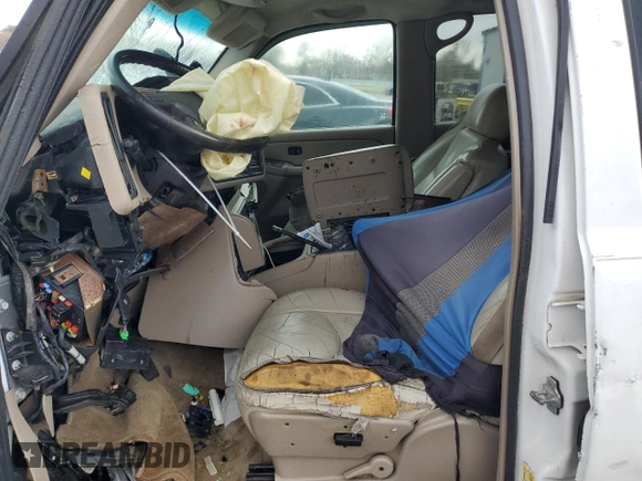 2006 GMC Yukon SLE with VIN 1GKEC13T06R110256, listed as a Copart auction lot 43820685 with Not Provided miles and Salvage Title. Bid and sale history available at DreamBid. Image 7.