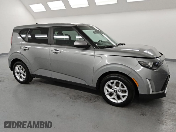 2023 Kia Soul LX with VIN KNDJ23AU0P7869958, listed as a Copart auction lot 55323095 with 61,995 mi miles and Clean Title. Bid and sale history available at DreamBid. Image 4.
