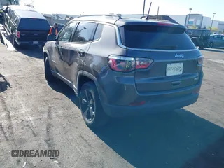 2021 Jeep Compass Altitude z VIN 3C4NJCBB1MT501815, wystawiony jako IAAI lot #42272861 z przebiegiem 53 316 mil mil oraz . Historia ofert i sprzedaży dostępna na DreamBid. Obrazek 3.