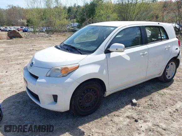 2013 Scion xD z VIN JTKKUPB43D1032519, wystawiony jako IAAI lot #42143346 z przebiegiem 96 236 mil mil oraz . Historia ofert i sprzedaży dostępna na DreamBid. Obrazek 2.