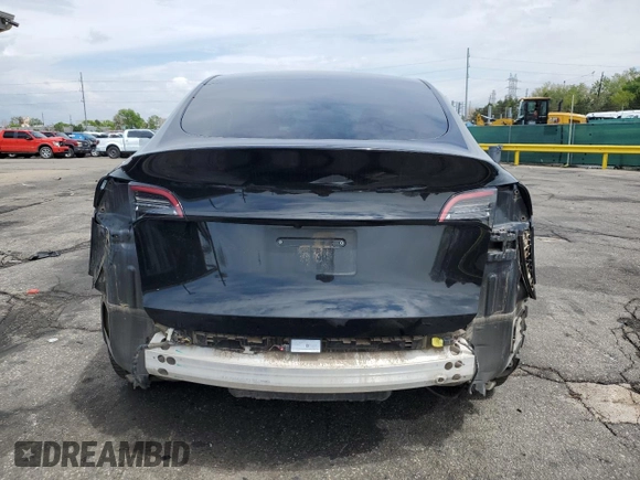 2022 Tesla Model Y Long Range z VIN 7SAYGDEE7NA014402, wystawiony jako Copart lot #56325005 z przebiegiem 41 171 mil mil oraz Szkody całkowita. Historia ofert i sprzedaży dostępna na DreamBid. Obrazek 6.