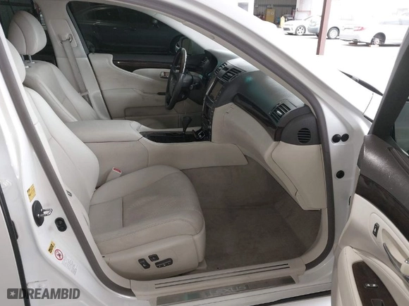 2007 Lexus LS 460 with VIN JTHBL46F675043188, listed as a IAAI auction lot 41933664 with 75,026 mi miles. Bid and sale history available at carsss.com. Image 5.
