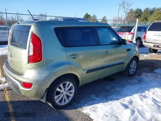 2013 Kia Soul + with VIN KNDJT2A6XD7598525, listed as a IAAI auction lot 41416353 with 187,928 mi miles. Bid and sale history available at carsss.com. Image 4.