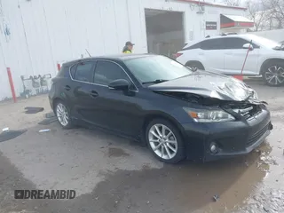 2013 Lexus CT 200h z VIN JTHKD5BH2D2131534, wystawiony jako IAAI lot #41859991 z przebiegiem 177 000 mil mil oraz . Historia ofert i sprzedaży dostępna na DreamBid. Obrazek 1.