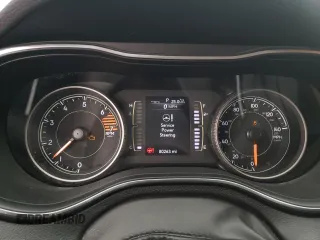 2019 Jeep Cherokee Latitude z VIN 1C4PJLCB3KD269759, wystawiony jako Copart lot #57451945 z przebiegiem 80 263 mil mil oraz Szkoda całkowita • Salvage title. Historia ofert i sprzedaży dostępna na DreamBid. Obrazek 9.