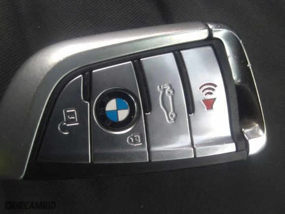 2019 BMW M5 Competition with VIN WBSJF0C57KB284754, listed as a IAAI auction lot 40964230 with 1 mi miles. Bid and sale history available at carsss.com. Image 11.