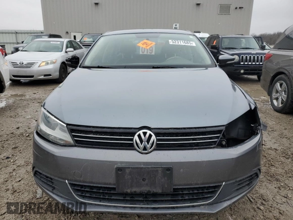 2013 Volkswagen Jetta SE with VIN 3VWDX7AJ7DM443971, listed as a Copart auction lot 52311685 with 146,971 mi miles and Clean title. Bid and sale history available at DreamBid. Image 5.