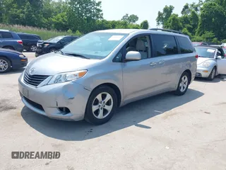 2012 Toyota Sienna LE AAS z VIN 5TDKK3DC0CS210995, wystawiony jako IAAI lot #42439317 z przebiegiem 183 029 mil mil oraz . Historia ofert i sprzedaży dostępna na DreamBid. Obrazek 20.