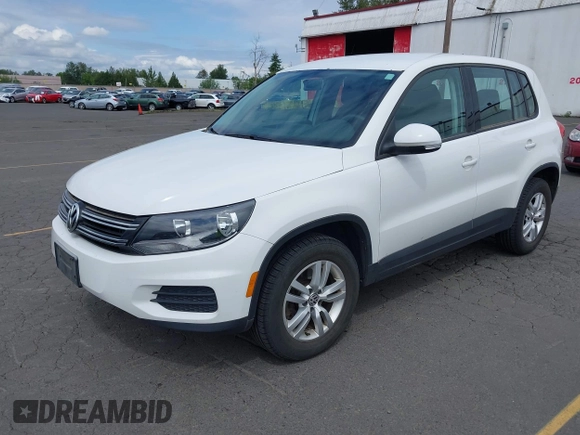 2012 Volkswagen Tiguan S z VIN WVGBV7AX8CW567505, wystawiony jako IAAI lot #42311708 z przebiegiem 127 566 mil mil oraz . Historia ofert i sprzedaży dostępna na DreamBid. Obrazek 2.