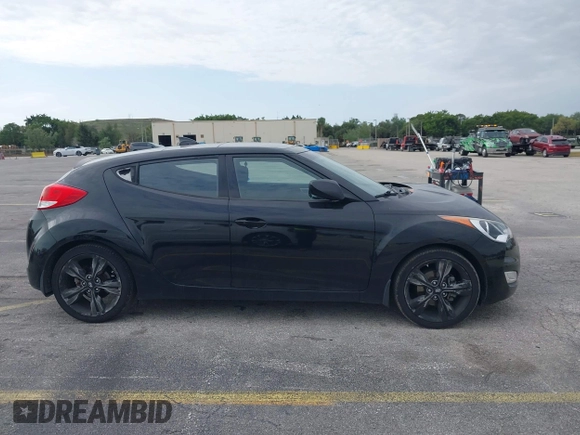 2017 Hyundai Veloster Value Edition with VIN KMHTC6AD9HU317347, listed as a IAAI auction lot 41800746 with 32,550 mi miles. Bid and sale history available at carsss.com. Image 14.