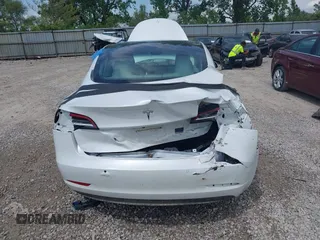 2022 Tesla Model 3 Long Range z VIN 5YJ3E1EB4NF165427, wystawiony jako IAAI lot #42290413 z przebiegiem 73 493 mil mil oraz . Historia ofert i sprzedaży dostępna na DreamBid. Obrazek 16.
