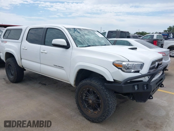 2017 Toyota Tacoma SR5 z VIN 5TFCZ5ANXHX065886, wystawiony jako IAAI lot #42308228 z przebiegiem 294 931 mil mil oraz . Historia ofert i sprzedaży dostępna na DreamBid. Obrazek 1.