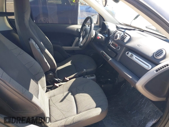 2014 Smart fortwo Pure z VIN WMEEJ3BA1EK779450, wystawiony jako IAAI lot #41882982 z przebiegiem 121 802 mil mil oraz . Historia ofert i sprzedaży dostępna na DreamBid. Obrazek 5.
