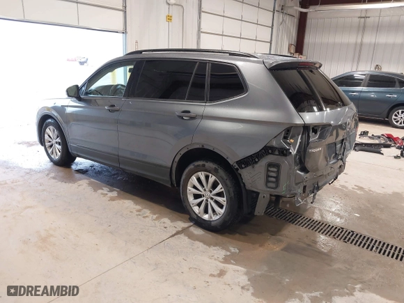 2018 Volkswagen Tiguan S with VIN 3VV1B7AX7JM106531, listed as a IAAI auction lot 41668403 with 119,885 mi miles. Bid and sale history available at carsss.com. Image 3.
