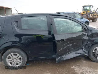 2020 Chevrolet Sonic LT z VIN 1G1JG6SB6L4139086, wystawiony jako IAAI lot #41070670 z przebiegiem 73 324 mil mil oraz . Historia ofert i sprzedaży dostępna na DreamBid. Obrazek 6.