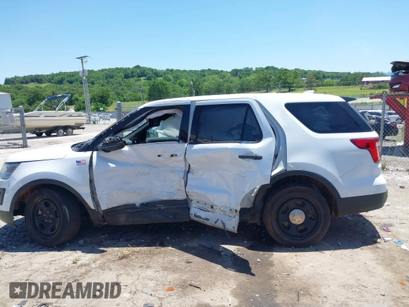 2017 Ford Police Interceptor Utility z VIN 1FM5K8AR9HGD26082, wystawiony jako IAAI lot #42302735 z przebiegiem 168 705 mil mil oraz . Historia ofert i sprzedaży dostępna na DreamBid. Obrazek 15.