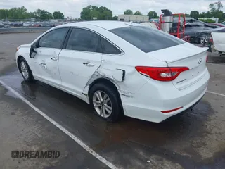 2017 Hyundai Sonata SE z VIN 5NPE24AF7HH556136, wystawiony jako IAAI lot #42134580 z przebiegiem 64 333 mil mil oraz . Historia ofert i sprzedaży dostępna na DreamBid. Obrazek 3.