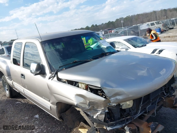 2001 Chevrolet Silverado 1500 LT with VIN 1GCEK19T31Z137434, listed as a IAAI auction lot 41592047 with 246,705 mi miles. Bid and sale history available at carsss.com. Image 6.