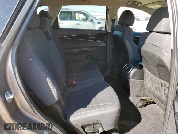 2018 Kia Sorento LX with VIN 5XYPG4A39JG375908, listed as a Copart auction lot 45412235 with 140,483 mi miles and Salvage Title. Bid and sale history available at carsss.com. Image 11.