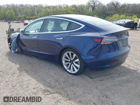 2018 Tesla Model 3 Long Range Battery z VIN 5YJ3E1EB7JF088224, wystawiony jako IAAI lot #42097665 z przebiegiem Nie podano mil oraz . Historia ofert i sprzedaży dostępna na DreamBid. Obrazek 3.