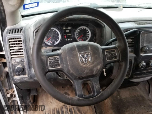 2015 Ram 2500 Tradesman z VIN 3C6TR5CT5FG664005, wystawiony jako IAAI lot #42556122 z przebiegiem 183 397 mil mil oraz . Historia ofert i sprzedaży dostępna na DreamBid. Obrazek 35.