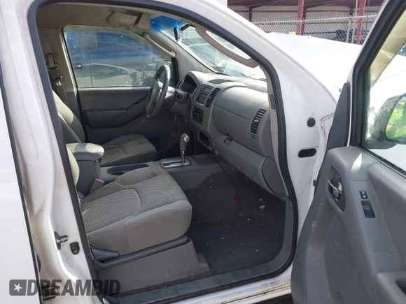 2007 Nissan Frontier SE z VIN 1N6AD07UX7C421926, wystawiony jako IAAI lot #41510697 z przebiegiem 273 908 mil mil oraz . Historia ofert i sprzedaży dostępna na DreamBid. Obrazek 5.