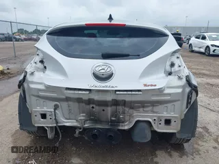 2013 Hyundai Veloster Turbo z VIN KMHTC6AE2DU122273, wystawiony jako IAAI lot #42174272 z przebiegiem 157 152 mil mil oraz . Historia ofert i sprzedaży dostępna na DreamBid. Obrazek 17.