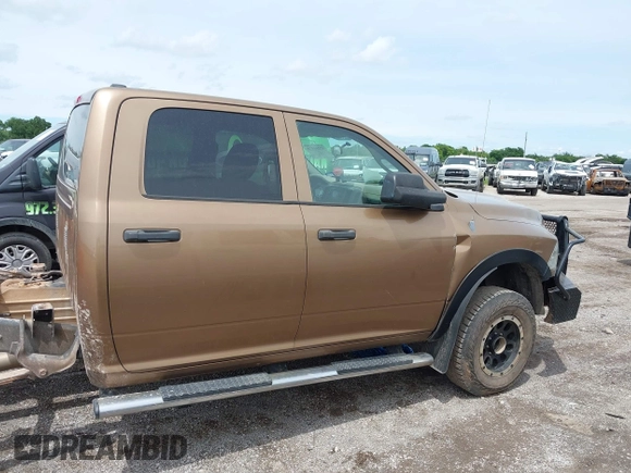 2012 Ram 2500 ST z VIN 3C6UD5CLXCG272362, wystawiony jako IAAI lot #42216175 z przebiegiem 217 984 mil mil oraz . Historia ofert i sprzedaży dostępna na DreamBid. Obrazek 13.