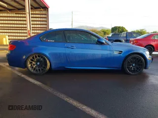 2013 BMW M3 z VIN WBSKG9C50DJ594307, wystawiony jako IAAI lot #41702669 z przebiegiem 80 609 mil mil oraz . Historia ofert i sprzedaży dostępna na DreamBid. Obrazek 13.