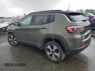 2019 Jeep Compass Latitude z VIN 3C4NJDBB8KT674296, wystawiony jako Copart lot #57901855 z przebiegiem 76 339 mil mil oraz Szkoda całkowita • Salvage title. Historia ofert i sprzedaży dostępna na DreamBid. Obrazek 2.