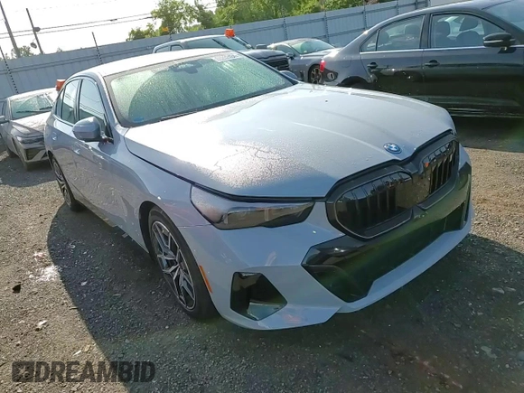 2024 BMW i5 eDrive40 z VIN WBY33FK02RCR43716, wystawiony jako Copart lot #68262434 z przebiegiem Nie podano mil oraz Szkoda całkowita • Salvage title. Historia ofert i sprzedaży dostępna na DreamBid. Obrazek 11.