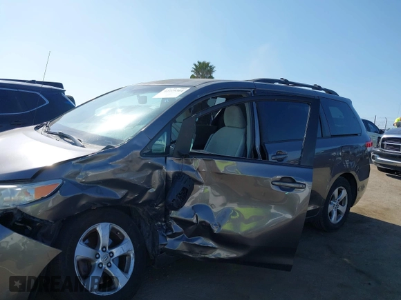 2012 Toyota Sienna LE AAS с VIN 5TDKK3DC4CS186443, выставлен на аукционе IAAI как лот 42225364 с пробегом Не указан миль и . История ставок и продаж доступна на DreamBid. Изображение 13.