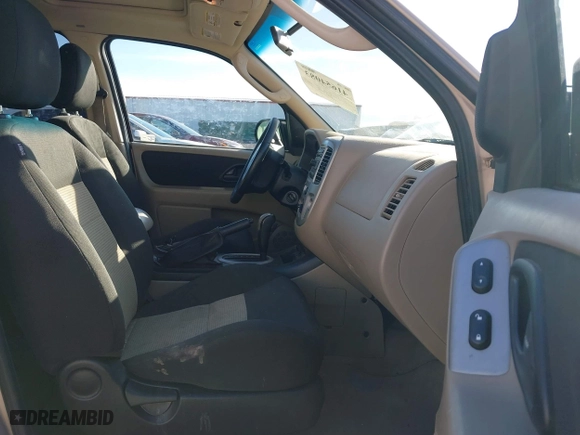 2007 Ford Escape XLT with VIN 1FMCU93167KB89242, listed as a IAAI auction lot 41654083 with 161,847 mi miles. Bid and sale history available at carsss.com. Image 5.