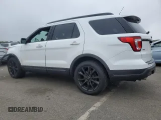 2019 Ford Explorer XLT z VIN 1FM5K8D84KGA57144, wystawiony jako Copart lot #60521115 z przebiegiem 131 517 mil mil oraz Szkoda całkowita • Salvage title. Historia ofert i sprzedaży dostępna na DreamBid. Obrazek 2.