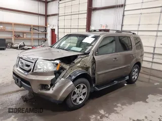 2011 Honda Pilot Touring with VIN 5FNYF4H92BB053458, listed as a IAAI auction lot 41594708 with 136,454 mi miles. Bid and sale history available at carsss.com. Image 2.