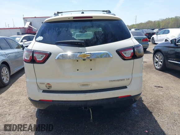 2015 Chevrolet Traverse LS z VIN 1GNKVFED8FJ257149, wystawiony jako IAAI lot #42060101 z przebiegiem 150 738 mil mil oraz . Historia ofert i sprzedaży dostępna na DreamBid. Obrazek 16.