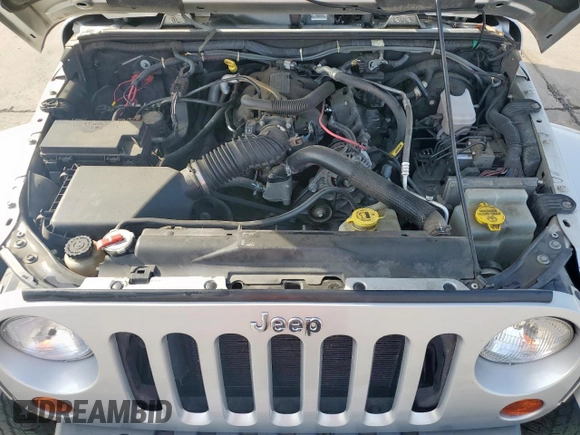 2009 Jeep Wrangler Sahara z VIN 1J4FA54169L780809, wystawiony jako Copart lot #50598925 z przebiegiem 121 078 mil mil oraz Szkoda całkowita • Salvage title. Historia ofert i sprzedaży dostępna na DreamBid. Obrazek 11.
