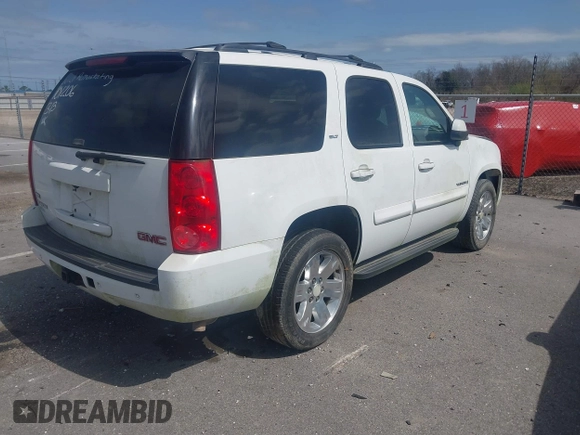 2008 GMC Yukon SLT w/4SB with VIN 1GKFC130X8R101206, listed as a IAAI auction lot 41735535 with 204,958 mi miles. Bid and sale history available at carsss.com. Image 4.