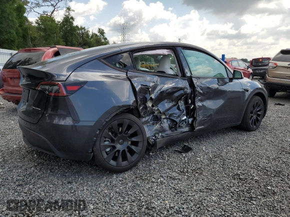 2024 Tesla Model Y Long Range with VIN 7SAYGDEE4RA285620, listed as a Copart auction lot 57883015 with 18,841 mi miles and Salvage title. Bid and sale history available at DreamBid. Image 3.