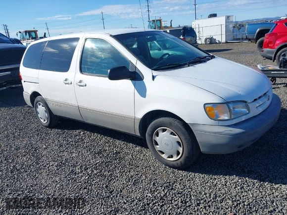 2000 Toyota Sienna CE with VIN 4T3ZF19C3YU189677, listed as a IAAI auction lot 41803833 with 201,661 mi miles. Bid and sale history available at carsss.com. Image 1.